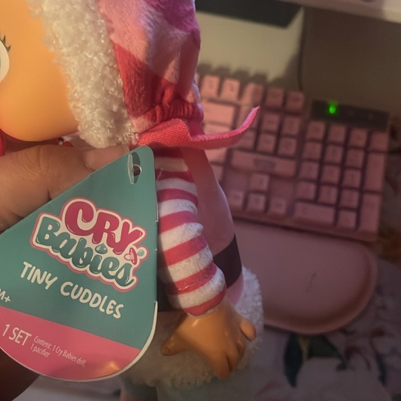 Cry Babies Tiny Cuddles Christmas - 9" Baby - Picture 3 of 10